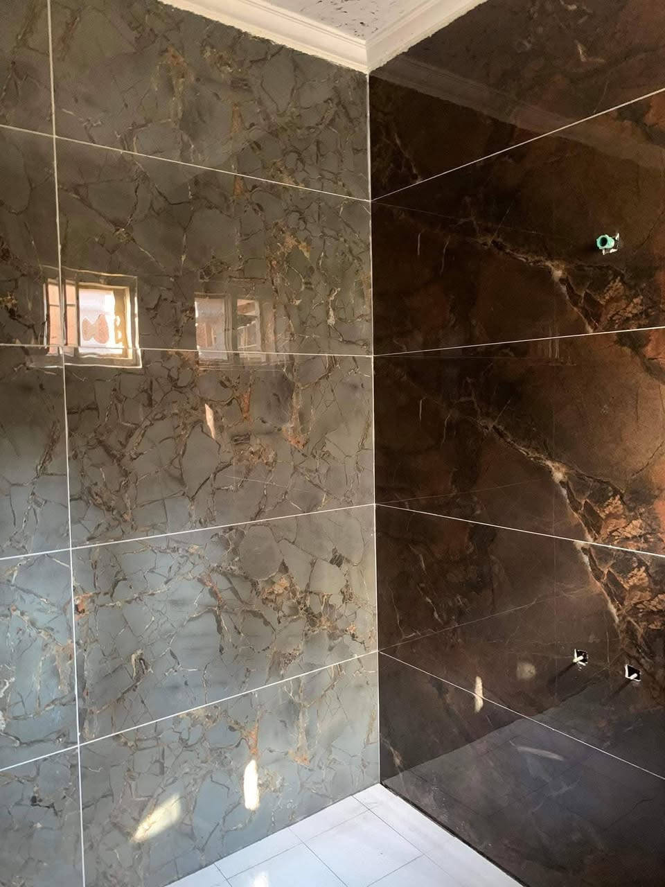 خلفه مصري درجه اوله لتطبيق جميع انواع البرسلين والكاشي والمرمر متفرغ
‎0778 228 5345
