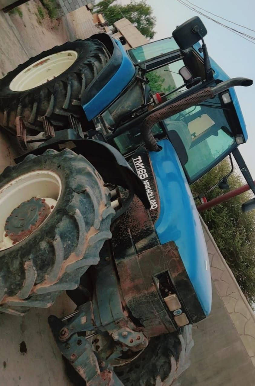 بسعر مناسب 
نيوهولند TM 165
موديل 2000
(((مع معداتها كاملة ))))
🟢دسك ترايموز كبير حجم ٢٨
🟢طابعة اوزدمان كبير ٢٤
🟢فيدان البير خماسي كبير اصلي
🟢محمولة مبيدات ٦٥٠ لتر كبيرة
🚜🚜🚜🚜🚜🚜🚜
التواصل خاص او اتصال
***********
