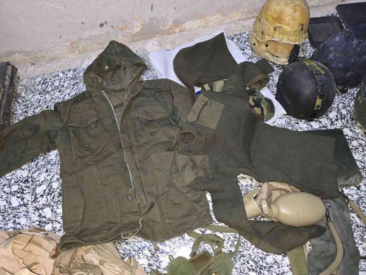 غراض للبيع عنوان حلة مركز يتوفر قمصلة وجيرسي ولثمة روماني قياس سمول خوذ الياف امريكي وحدة باغة خفيف


**إذا كنت صاحب هذا الإعلان وتريد حذفه لأي سبب، رجاءا أرسل رسالة إلى الدعم الفني**