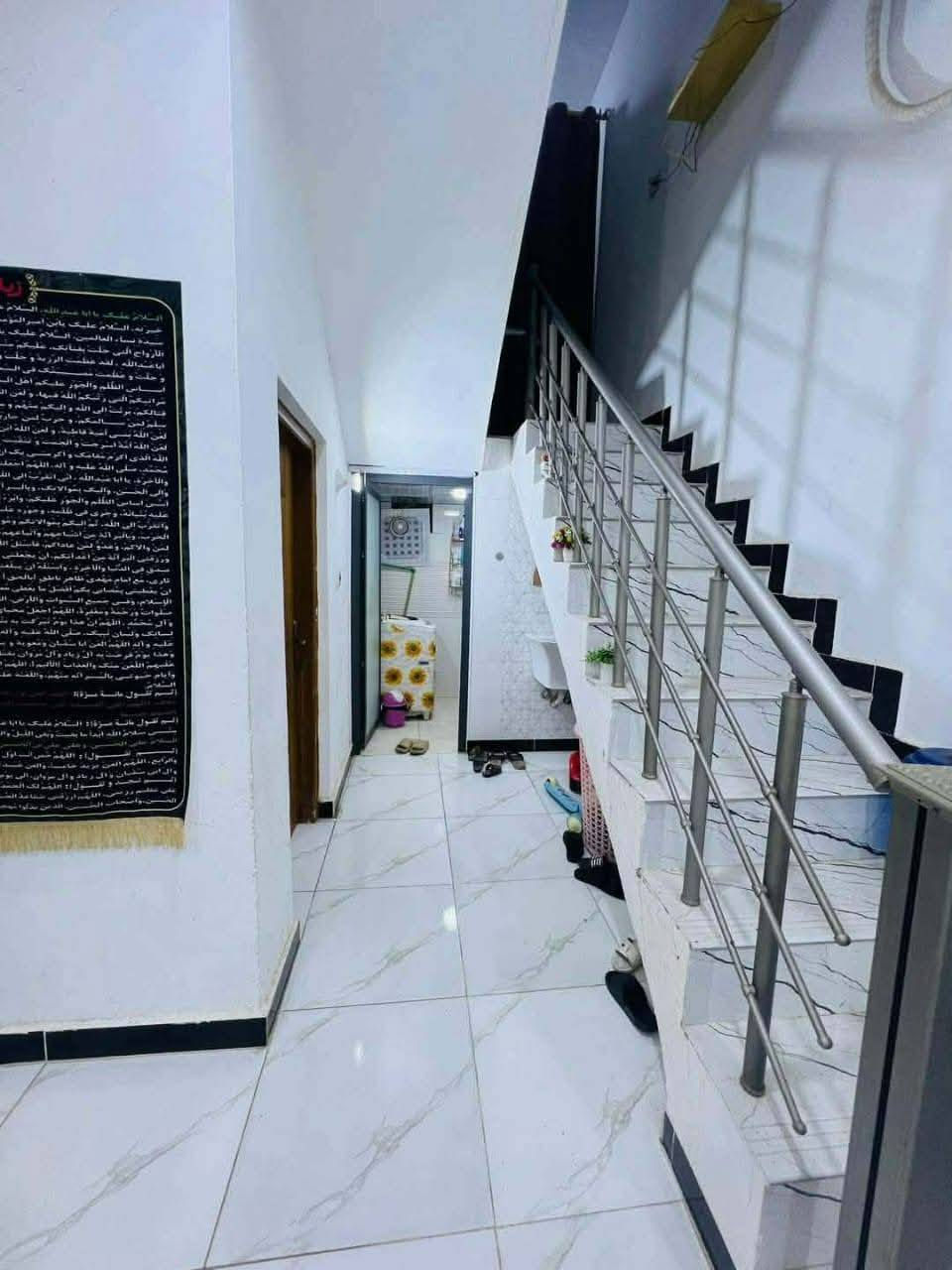 بيت للبيع حي الحكم قرب المستوصف شارع عشرين مساحة 150متر..شارع ٢٠ مباشر ثلاثة غرف واستقبال وصالة ومطبخ ومحل وحمامات داخلية وخارجية حر غير مطلوب السعر 140مع المجال لشراء يراجع مكتب الناجح للعقارات السماوة حي الحكم قرب مرطبات فستقه ***********}{***********}
