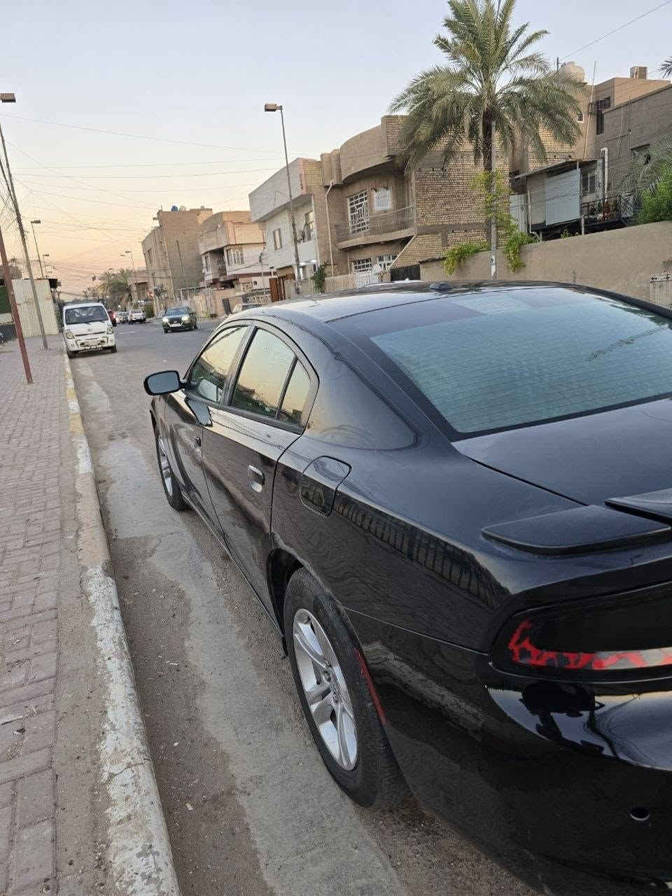 جارجر موديل 2015 اصل تو ويل لون اسود 
السياره ماشيه 150 الف 
محرك جديد ماشي عليه الفين كير وتبريد وحداديه جاهزه
وتخم تاير جديد جاهزه السياره 
رقم بغداد تحويل ثاني يوم
سياره مبرمجه مراوح وسرعه مفتوحه ومعالجة مشكلة الدوانز وحل مشكلة ضعف السحب
السياره بيها 6 قطع صبغ ابيعلك حزام 
السياره بدون دواخل عدا التكمه الي بين الباب الخلفي والجاملغ بيها تعديل بدون كص او تبدل 
كفاله من من الكص والعيب الشرعي 
السونار مرفق مع المنشور 
السعر  135 ورقه قفل 
العنوان بغداد شارع الظلال
***********
***********
واتساب او اتصال
