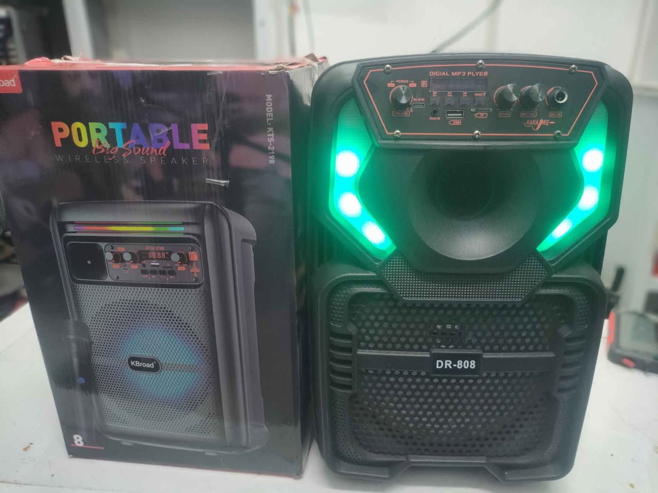 مجموعة DJ  عدد 4 قطع اثنان جديدة واثنان بحالة جيدة جدا السعر والمواصلات كل جهاز بسعر خاص
لمعرفة الأسعار ارسال صورة لجهاز للحصول على السعر والمواصفات 
المراسلة على الخاص
 او الاتصال الرقم 
***********
يتوفر توصيل كركوك, العراق
