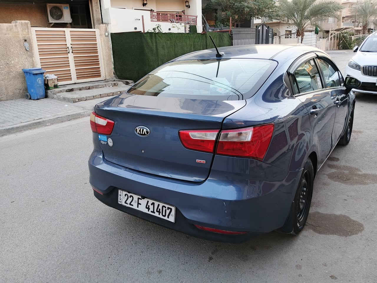 السلام عليكم للبيع كيا ريو موديل 2016 وارد امريكي حادثها بس بنيد او بيها جم رصعات بل كشر ماشيه 76 رقم اربيل الجديد سنويه صاقطه السياره جام جوبي السعر 87 او بيها مجال رقمي *********** مكان السياره بغداد كراده
