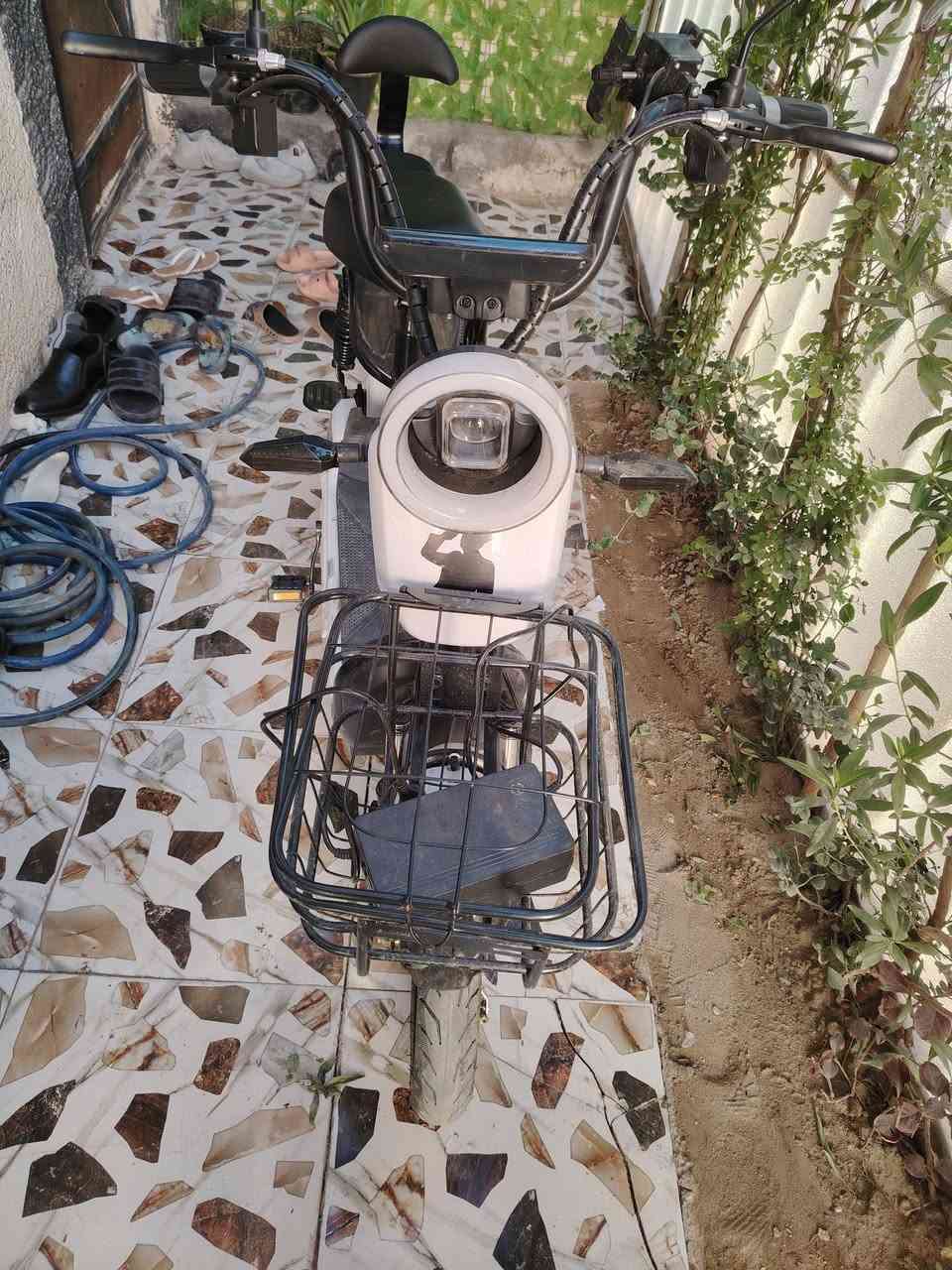 السلا م عليكم دراجة شحن حجم 14  جديدة للبيع المكان بغداد الحريه السعر 350 للاتصال ***********
