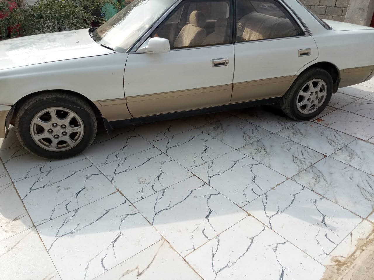 السلام عليكم البيع مارك شيزر عضم موديل92 محرك ونجي 6 مكفوله من الكص ونغل جثه تخم  تايرات جدد باتري جديد رقمها نجف مشروع وطني السعر 40 وبيه مجال رقم الهاتف ***********
