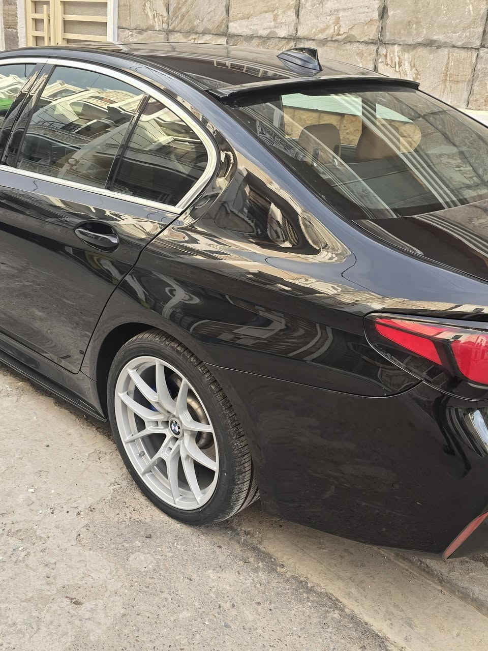 بيع فقط بدون مراوس 
بي ام دبليو حجم 540i سته سلندر تون توربو تو ويل
موديل 2022 ماشيه حاليا 28 الف ميل 48 الف كيلو متر
ضرر جاملغ وبنيد خفيف جدا بدون دواخل ايرباك ستيرن ومبدل اصلي

السياره جديده جدا بحالة الوكاله 
عليها كت M عدا الستيرن
ويل كب نيش وتخم تاير
لحيه ودفيوزر وسبايدر وشفقه

داخل قرميدي اصلي
هيد اب دسيبلي
5 بردات
رادارات امامي وجانبي
كيجات 330 

السياره بالكارتون  وشكلها كدامكم رقم شمالي بسمي وتحويل مباشر 

السعر ٣٧ مكان السياره بغداد الشعب ***********
