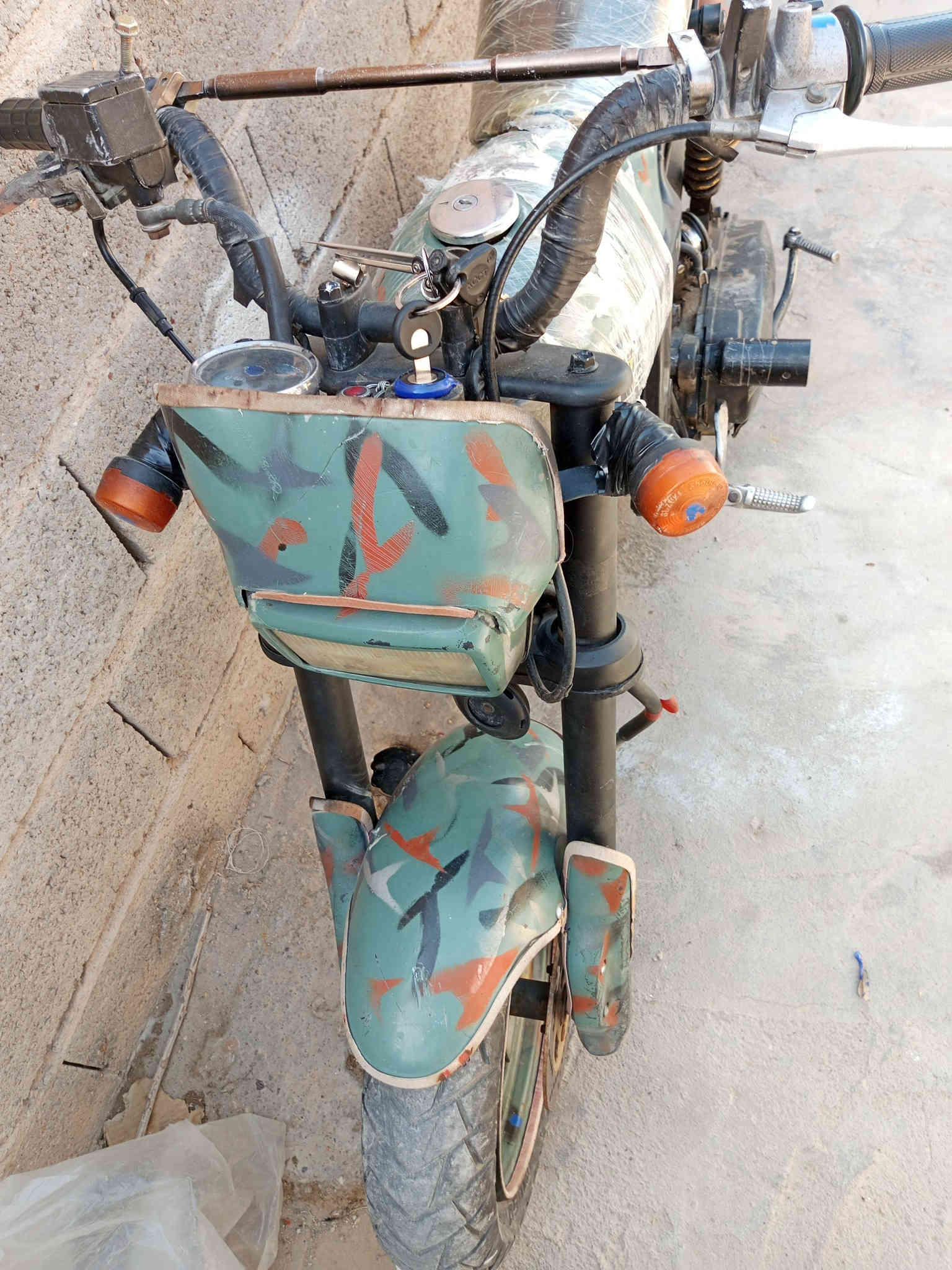 سلام عليكم قفاز يوماها لبيع بدون اوراق مكفوله عشائرين محرك ما مفتوح سعر 250وبيه مجال قليل مكاني ميسان قضاء الميمونه رقم الهاتف ***********
