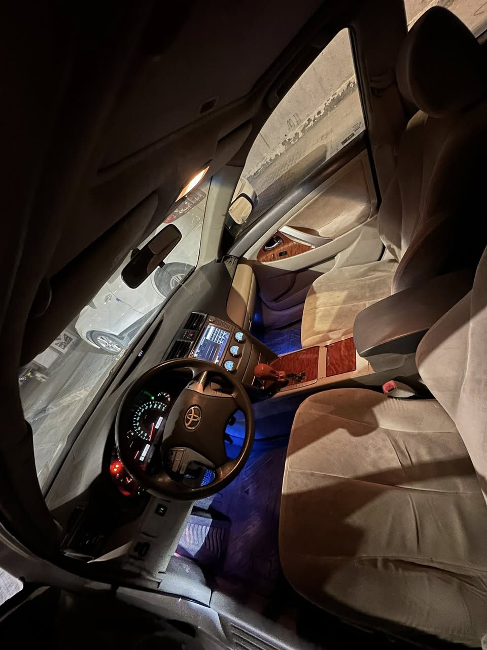 كامري 2009 مكفولة صبغ ضربة 
بيها ملاحضات جدا بسيطه واضحات بالصور 
رقم بصرة 
120 بيها مجال مكان بصرة 
***********
