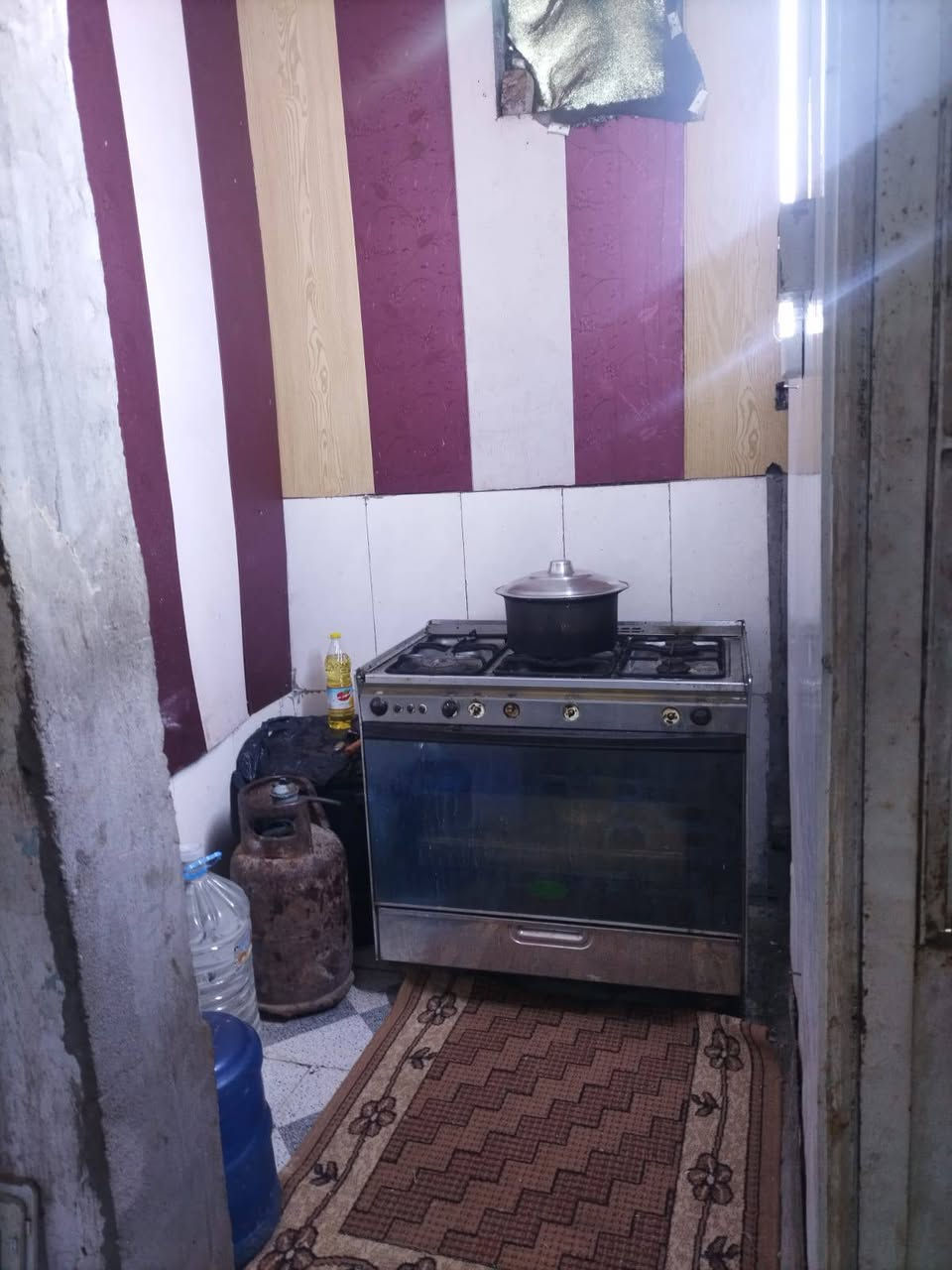 الدار للبيع 128 م
غرفتين
 غرفه4*5
غرفه4*6
صاله 
مطبخ حار وبارد
صحيات
السعر 38 مجال قليل
مكان خلف مستوصف الجديد
***********
***********
ملاحظه دار ارض بيضاء( سكنيه ) معامله كامله تطويب منتظر التقييم فقط
