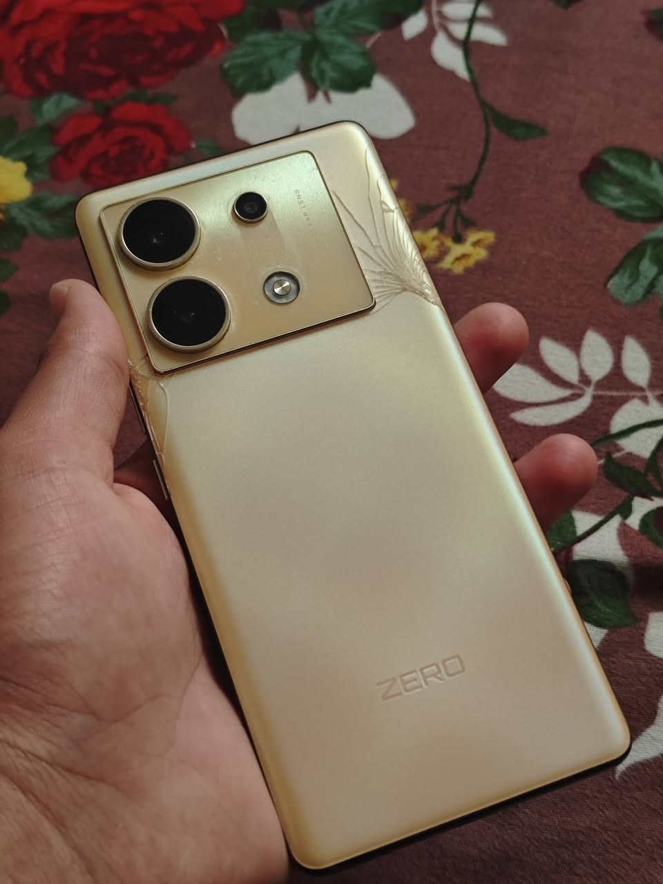 سلام عليكم
Infinix zero 30 5g 
التفاصيل موضحة بالصور 
بي بس كسر بالظهر وما مأثر عليه 
ما مفتوح ابد جهاز راقي
رايدة ب175 وبي مجال
مكاني كاطون الرحمة
متواجد خاص
ه‍/***********

