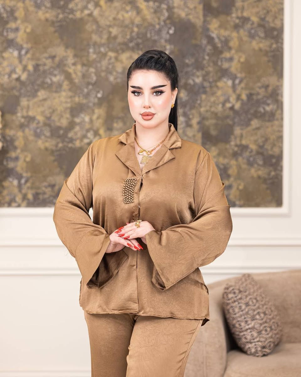 😍 قطعة الأناقة التي تنتظرينها.. سوت نسائي فاخر! 😍
للباحثات عن الرقي والراحة في وقت واحد، وصل حديثاً السوت النسائي بخامة "أكابري حرير" درجة أولى.. ملمس ناعم كالحرير وإطلالة تليق بكِ! ✨
✨ لماذا تختارين هذا السوت؟
الخامة: حرير أكابري (درجة أولى) بارد على الجسم وذو لمعة هادئة وراقية.
التصميم: عصري ومريح يناسب الطلعات والمناسبات العائلية.
القياسات: متوفر بأحجام خاصة (XL / XXL / 3XL) لضمان المقاس المثالي.

متوفر جملة +مفرد 
تواصل معنا دايركت 
ماسنجر+ تلگرام 
معرف تلگرام( gulnar_200)
توصيل بغداد 5 الف 
محافظات 6 الف


**إذا كنت صاحب هذا الإعلان وتريد حذفه لأي سبب، رجاءا أرسل رسالة إلى الدعم الفني**