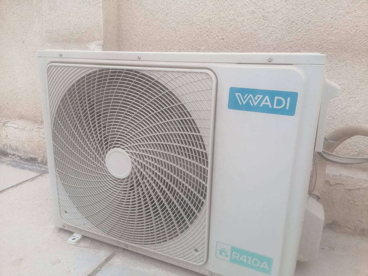 السلام عليكم عندي سبلت اللبيع الوادي2طن اخو جديد مشتغل موسم واحد غراض كلها كاملة موجود كرت الضمان 5سنوات سعره 350 ألف قفل الله شاهد نضيف وهذا رقمي ***********
