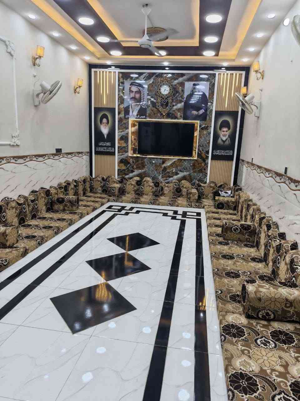 بيت للبيع مساحه 210 متر طابقين كونكريت بناء حديث 2023
طابقين 
الطابق الاول 
غرفتين نوم 5 في 3 ونص 
إستقبال 9 في 4
صاله 8 في 4
مطبخ 5 وربع في 4
كراج 7 في 5 وربع 
صحيات 2 داخليه و خارجيه 
مناور عدد 2

الطابق الثاني 
اربع غرف نوم 
2 غرفه 4 في 5
2 غرفه 5 في 3 ونص 
صاله 8 في 4 
صحيات 1
بلكونه 5 في 4 

علما البيت واجهته على ساحه 
مطلوب لصندوق الاسكان 61 مليون 
العنوان 
بدايه حي الصدر الثالث 
الساحه الي مقابل قاعة رامي للحديد 
للاستفسار 
الاتصال 
***********   اتصال او واتساب
