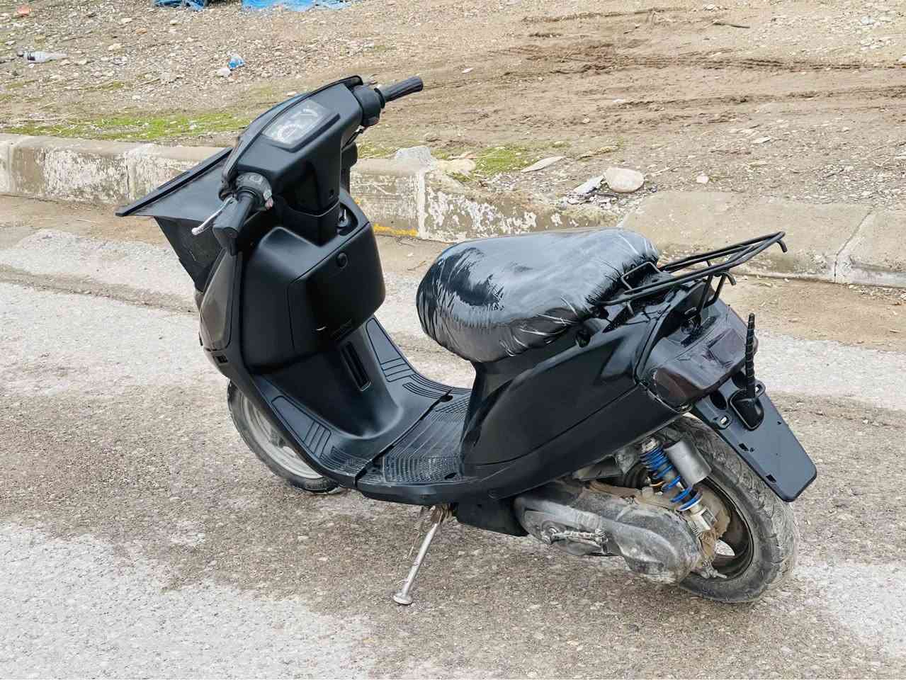 سلام عليكم  
فروشن يان گورينه وه به شتيك به دلم بيت 

مانتورى ياماهاى يابانى لوك 
گيچ بچوك
سةلة بچوك
هةموو شتى بلادي 
سلف ايش دكا 
كابريتة بلادي
ماتوره كه. بي كيشه يه به شه رتي مه كينه و دارو به رذي 
مانتورةكة لوكة هيج نوقستانى نية هةمووى بة شةرت موشتةرى نامة بنيرا يان تلةفون  بكه 
سحري خوار هه مو بازار 250هه زار 
شوين كويه
(***********) كويسينجاك, أربيل
