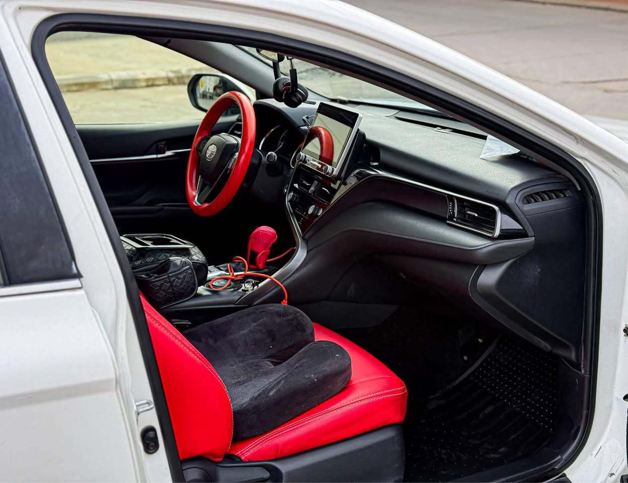 Toyota camry 2022 hybrid 
توێتا كامری  هایبێرد ٢٠٢٢
 سەیارەكە هایبێردە تاكسی دووبەی بووە  لە دوبەی
بێ دەعم و بێ لێدرانە  پێش و. پشتی كەپسە + ٢ پارچەی ڕەشە چەمەلەغی پێشەوەی 
٣٩٦ هەزار ڕۆیشتووە
٢ ساڵە لای خۆمە و بە. ناوی خۆمەوەیە
گێڕ و مەكینە و هایبێردەكەی بەشەرت 
هیچ نوقسانی نیە
*********** السليمانية, العراق
