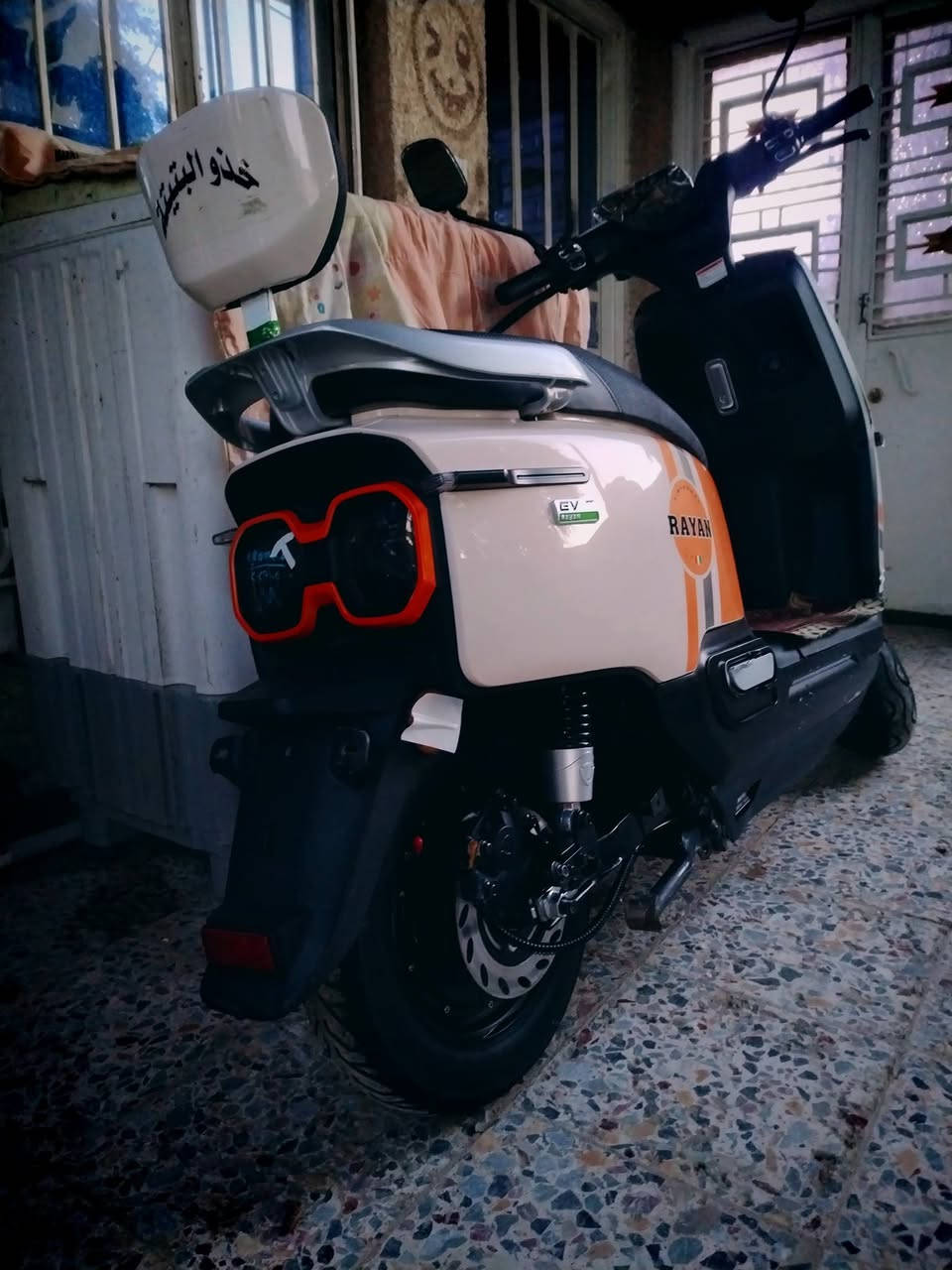 السلام عليكم دراجه شحن للبيع اخت الجديده سعرها قفل650 الف الشراي يتصل ع الرقم ***********
