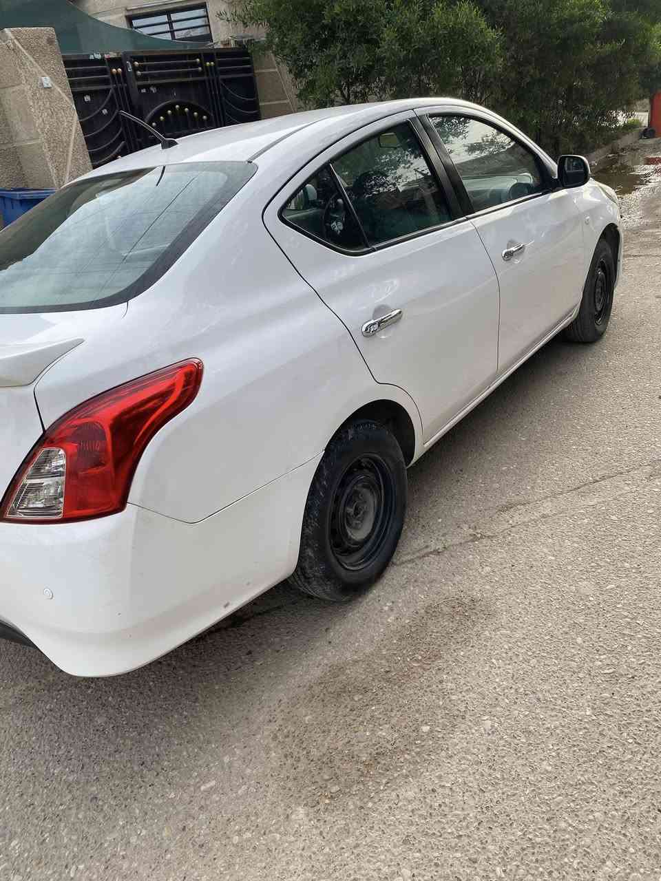 سني هندي موديل ٢٠٢٠
رقم بغداد جديد باسمي
تبديل باب خلفي جهه السايق وصبغ جاملغ خلفي 
وجنطه بيها صبغ والسونار موجود بالمنشور 
السياره بيهه منظومه غاز جاهزه وخير من الله كير ومحرك وتبريد كفاله 
تحكم ستيرن
بصمه السياره وتشغيل عن بعد 
شاشه كاميرا 
حساسات خلفية
ادامه على السياره وجاهزه من كلشي 
تخم تايرات جديد قبل شهر
صدر جديد 
باتري جديد 
السياره نظيفة وجاهزه  ماشيه ٩٥ كيلو السعر المطلوب ١٠٢ وبيهه مجال بسيط للشراي
مكاني المنصور 
***********
