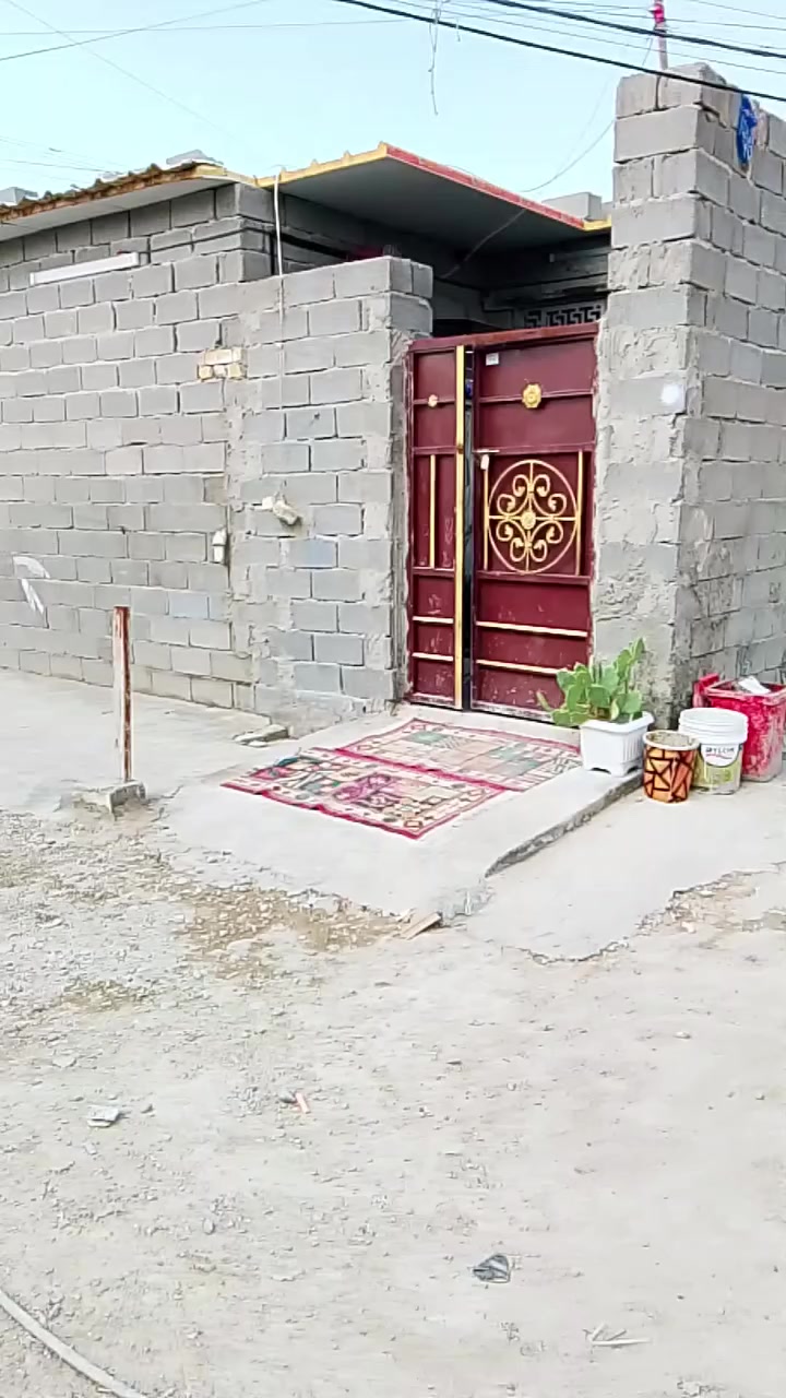 سلام عليكم بيت للبيع مقابل بانزين خانه مال 68 مي وكهرباء وكافه
الصحيات والاستفسار عله هاذه الرقم ***********
