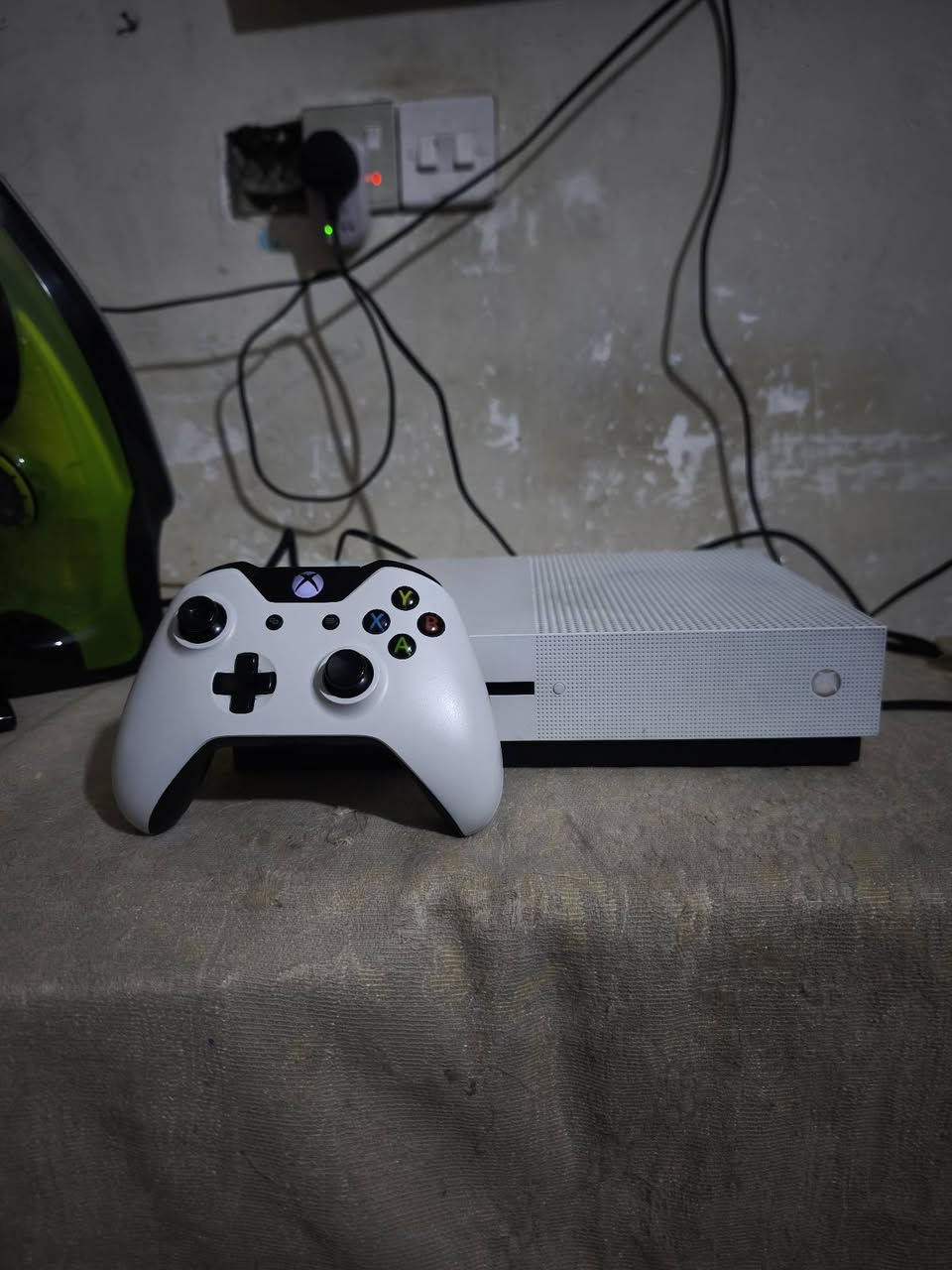 سلام عليكم
Xbox One S 
جهاز نص تيرة 
كلش كلش جديد استخدام قليل كلش 
بيه العاب مملوكه اكثر من لعبة لحساب ويا هدية
بيهGTA5مملوكه وبعد العاب 
جهاز جوستك اصلي +لك استيكر
تاخذه على الضمان
((مكان بغداد الحسينيه)) سعر خاص سعرة مناسب 
تفاصيل اكثر اتصل((***********))

