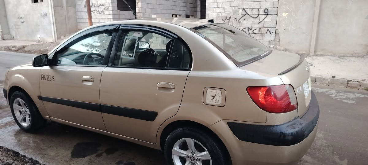 كيا ريو للبيع موديل 2007 بيها قطعتين رقم بغداد سنويه 2028 كاربون بانزين بيها تبريد تدفئه شغلات سعر الشرعي بل موصل    78 ***********
