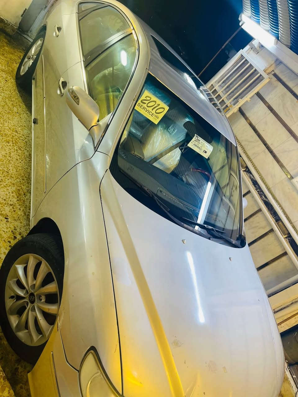 سلام عليكم ادوات ادوات 
سياره ازيره سوناتا موديل 2010 بانزين بانزين 
فول مواصفات فول .كصه جنطه شغل مضبوط باجات 
السياره جديده مكينه ٦ سلندر تبريد كامله متومه 
شمالي شرط حاسبه مكان السياره بغداد 

متواجد على ماسنجر ***********
