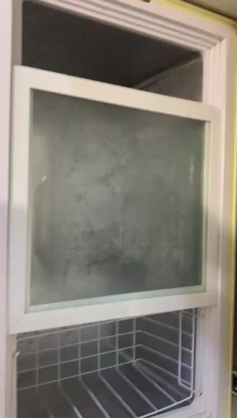 مجمده حجمها كبير مستعمله نظيفه جداً للبيع مكاني بغداد هذا رقمي  *********** للاستفسار عن السعر واتساب
