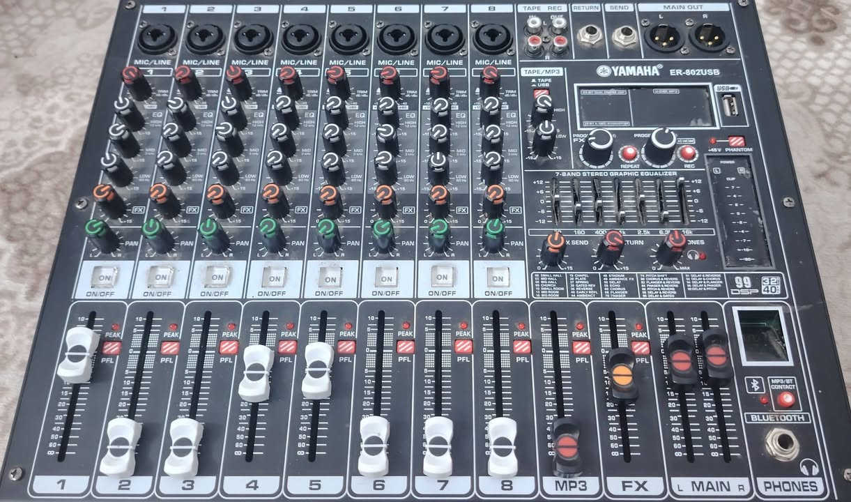 السلام عليكم  جهاز صوت كهربائيّ  للبيع  اني مشتري  قبل 6 اشهر  جديد واستعماله قليل جهاز جدا راقي عن تجربه نقاوة  صوت جميله  جهاز مرتب من كل شي
العنوان الناصريه  لايوجد توصيل 
واتساب 
***********
