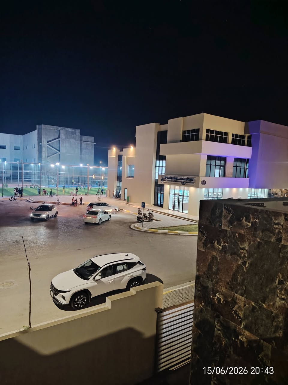 – بيت للبيع طابق ونص 
#بمجمع_حوراء_بغداد_السكني

🔹 المساحة: 200 م²
🔹 واجهة المنزل: 10 م
🔹 النزال: 20 م نضام غربي 

يتضمن المنزل:
🏠 3 غرف نوم مع سويتات
🏠 صالة وهول واسع
🏠 مطبخ 
🚗 كراج للسيارة
🌳 حديقة أمامية وخلفية

مميزات إضافية:

 طابق ونص ركن زيرو بلوك 17 رقم 423  مقابل الملاعب والباركينك  والصيدلية و السوبر ماركت والمدارس وبين الحديقتين وبظهر المول موقع ممتاز جدا جدا يضم 5 سبالت جديدة انفيرتر تحكم ضمان 5 سنوات مع اضافات متعددة  على البيت . 
للاستفسار والتواصل: ***********

✨ فرصة ممتازة لامتلاك منزل أحلامك في مجمع حوراء السكني السعر المنخفض
