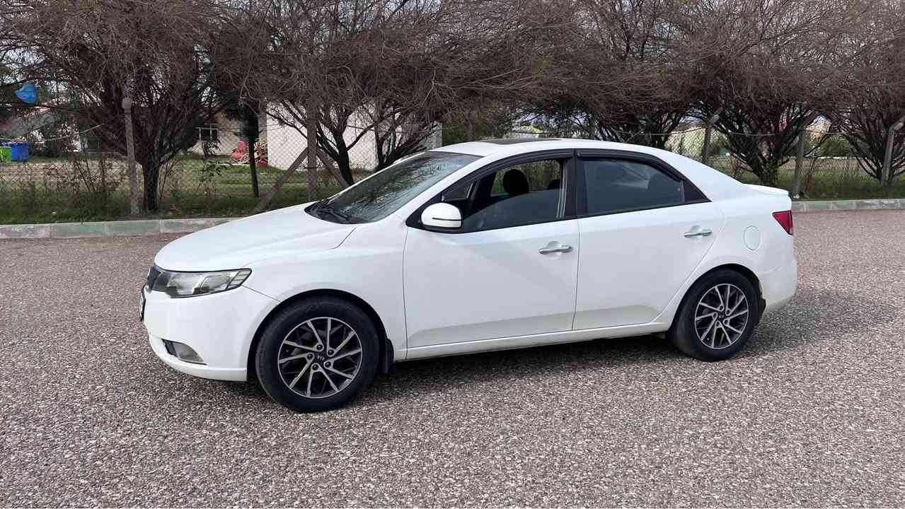 كيا سيراتو موديل 2012 رقم اربيل بسمي فول سيارة عدى البصمه بطاقه بانزين موجوده مع صوره للسونار . *********** كركوك, العراق
