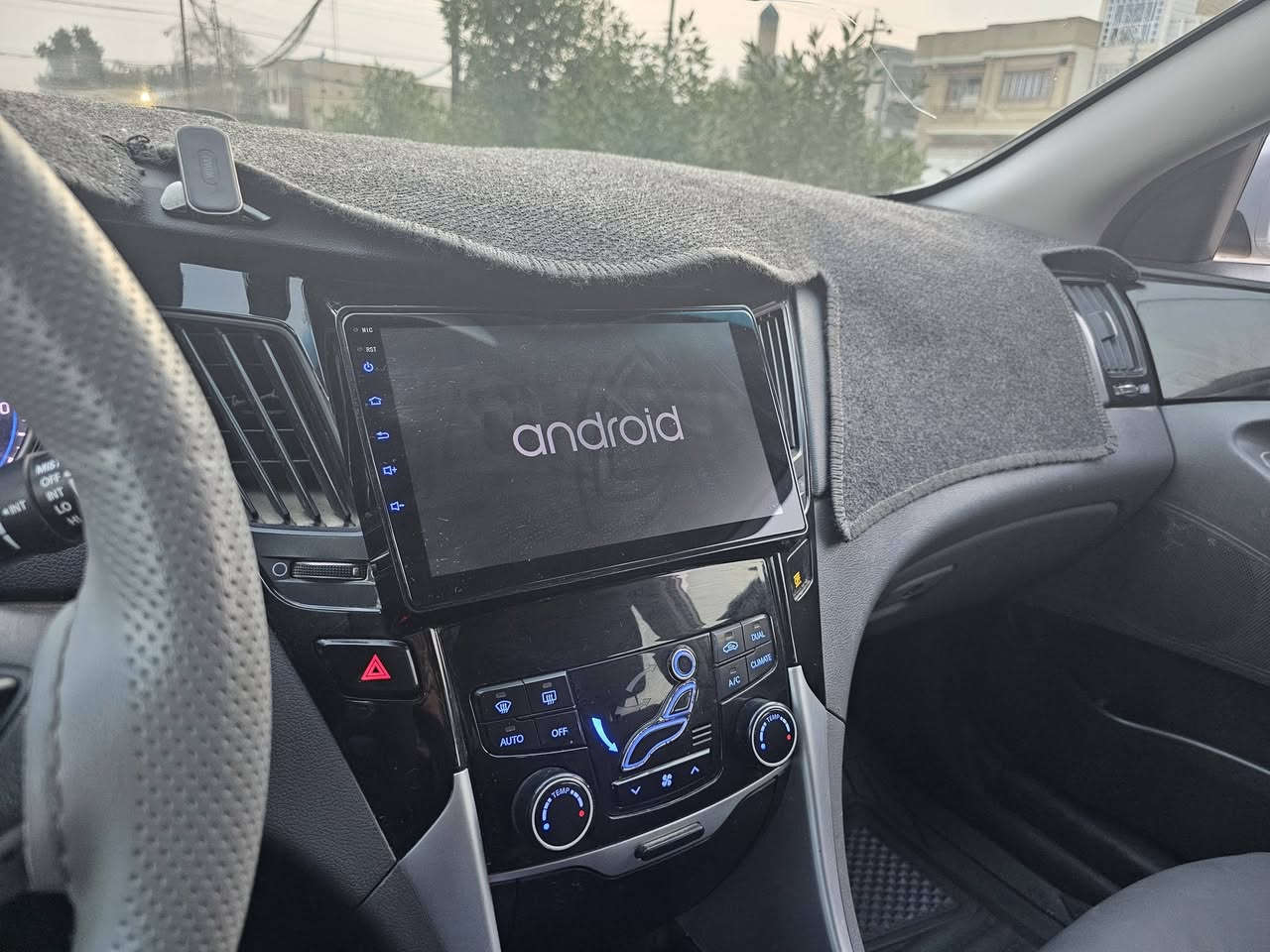 هونداي سوناتا 2012 لمتد فول مواصفات امريكي محرك 4 سلندر 2400 جي دي اي يشتغل نفس الدوش على اي بانزين بدون دوانص  ... السنويه بسمي وجديده مشروع وطني  تندار باسم اي شخص وتتجدد باي محافظة  لوحات الشكل الجديد.. ... حدادية نص عمر  وتايرات جديده ...بصمه تشغيل عن بعد ..شاشة اندرويد برامج ... تبريد قطعتين كمبريسر ميكانيكي  ...كشنات جلد وياها تدفئة ...سستم صوت انفنتي ...سيارة جاهزه من كلشي بنوارما جام دبل... اي اعطال بلعينه ماكو ...دهونات بقية الامور كلها جديده . السيارة مستخدمه من قبل عائلة فقط ..كير ومكينه مكفولات ....السعر 110 مكان السيارة محافظة ميسان العمارة دور النفط والرقم ***********
