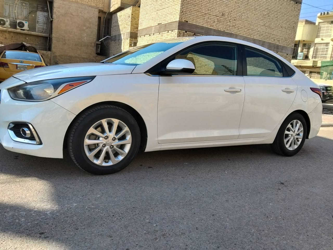 السلام عليكم هونداي اكسنت وارد امريكي موديل 2019كيرايتي المرغوب رقم نجف دولي بسمي  السياره اكلين بدون صبغ ومكفوله من غرق يعني مكفوله كفاله عامه صور الحادثة موجوه بل منشور السياره جاهزة محرك كير حداديه تبريد   ملاحظة مكلف بل نشر اتصل ***********
