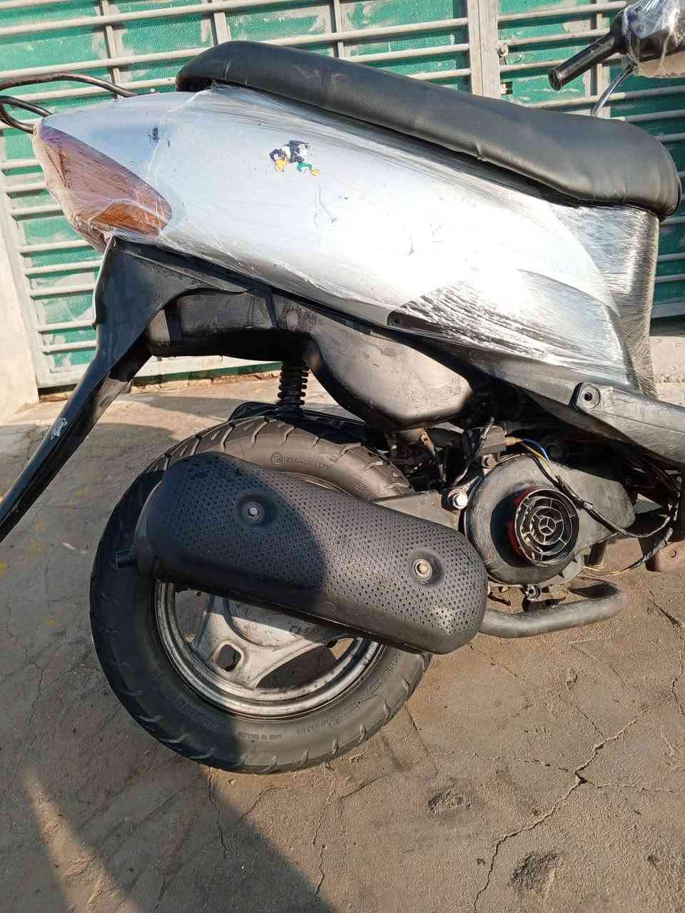 سلام عليكم دراجة للبيع سلف شغال كهربايات كلهة شغالة فقط مفتوح كفارات الصلي سعر 200بيهة مجال بصيط مكاني مجر الكبير الرقم ***********
