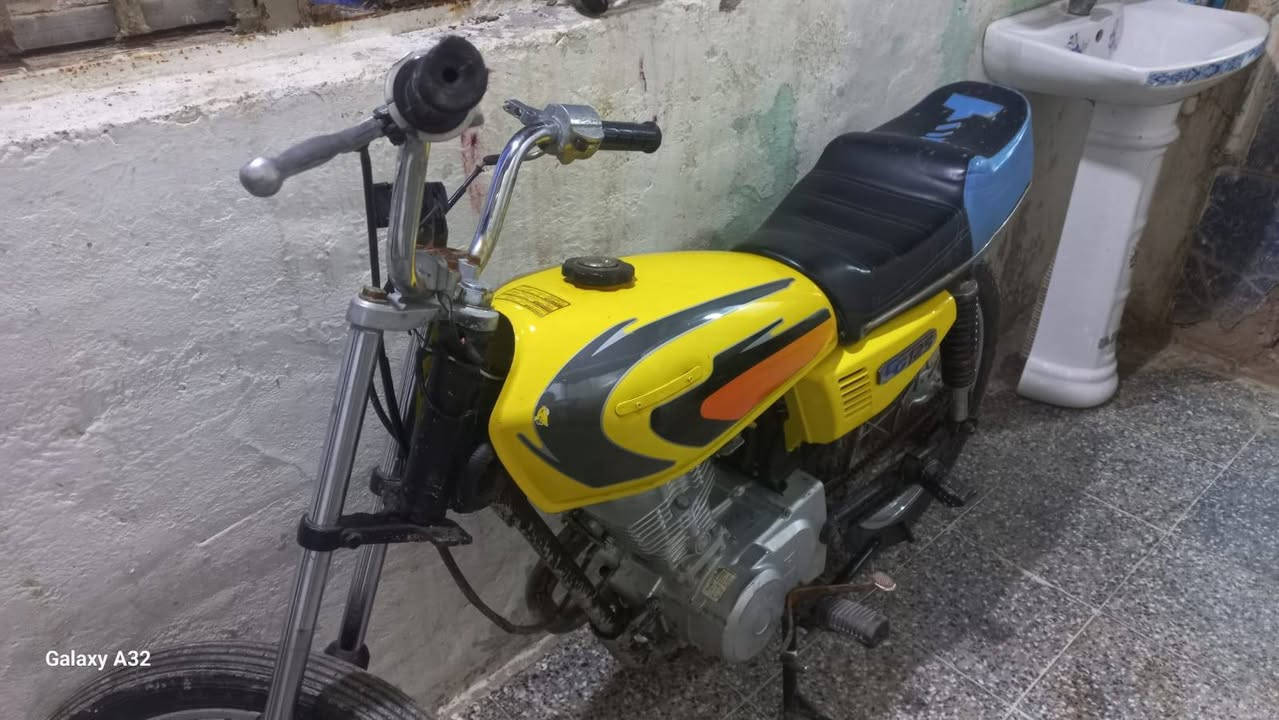 سلام عليكم دراجه للبيع مكلف بل نشر رقم راعيه وتصل وتساب بي *********** عمارة, ميسان
