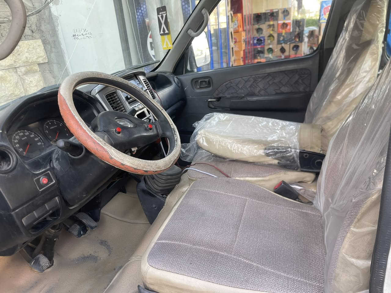 السلام عليكم 
نيسان يورڤان موديل ٢٠٠٨ بيها تچية دوشمة جديدة ارضية جديدة رقم كربلاء
السعر ٧٠ قفل 
مكاني المعلمين مال المشتل 
***********
