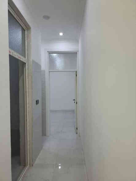 دارين  للبيـع طابو صرف المساحة 200م  علئ شارع عريض 20م
بناء حديث 2025فول مصمم باحدث التصاميم والديكورات والسقوف المغربية ونظام دكت تبريد مركزي  

المساحة الدار 100م طابق ونص يحتوي على   2غرف نوم وهول 2ومطبخ واستقبال وصحيات 2 درج داخلي  وكراج سيارة 

الموقع كركوك حي العسكري قرب مركز شباب موقع مميز على شارع عريض 
السعر 130مليون لكل دار مع المجال 
للاتصال  ***********
