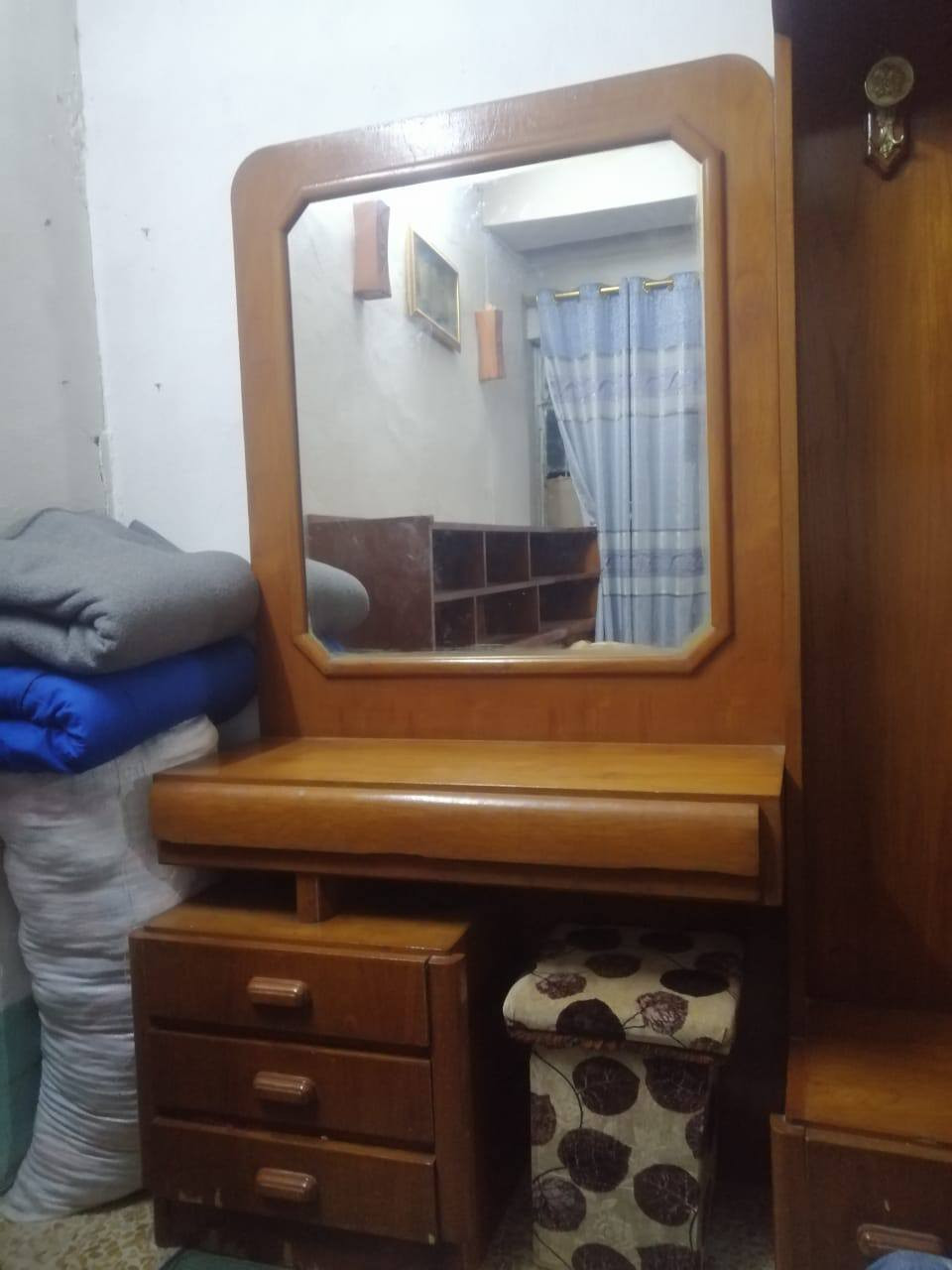 السلام عليكم غرفة نظيفة خشب صاج عراقي شغل ثقيل السعر الاتصال على الرقم ***********
***********
