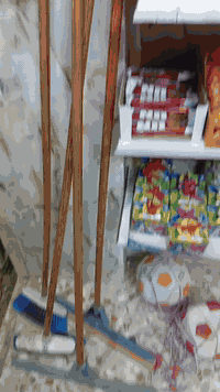 اسواق للبيع سعره 3ملايين وبي  مجال ايجار المحل 150
يحتوي 3عارضات  ومجمده وميز و4كامرات وشاشه بلازمه وجهاز مفرغه هواء. 
الدخل 150الى 200 ع شارع العام  العنوان كربلاء  الجاير قرب مطعم احمد الشبلاوي  رقم الهاتف ‏‪0778 247 2679‬‏
