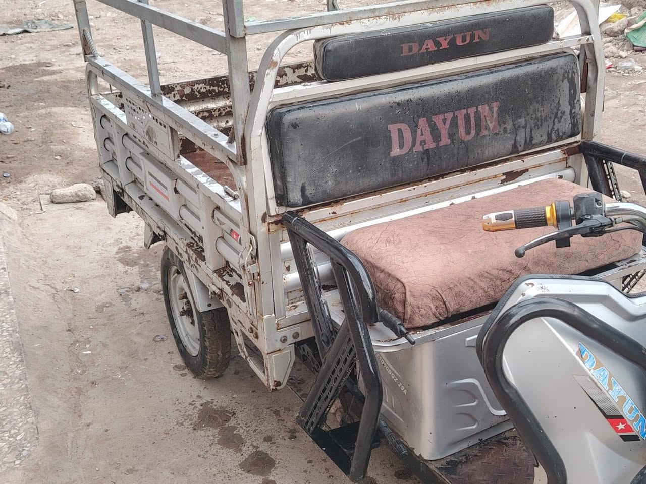 السلام عليكم ستوته شحن ما ناقصها اي شيء باتريات صار شهرين من شاهين تخم تاير خير منه ما تذب عليها ربع مكاني بغداد الغزاليه شارع المركز *********** السعر 500 وبها مجال حق الجايه
