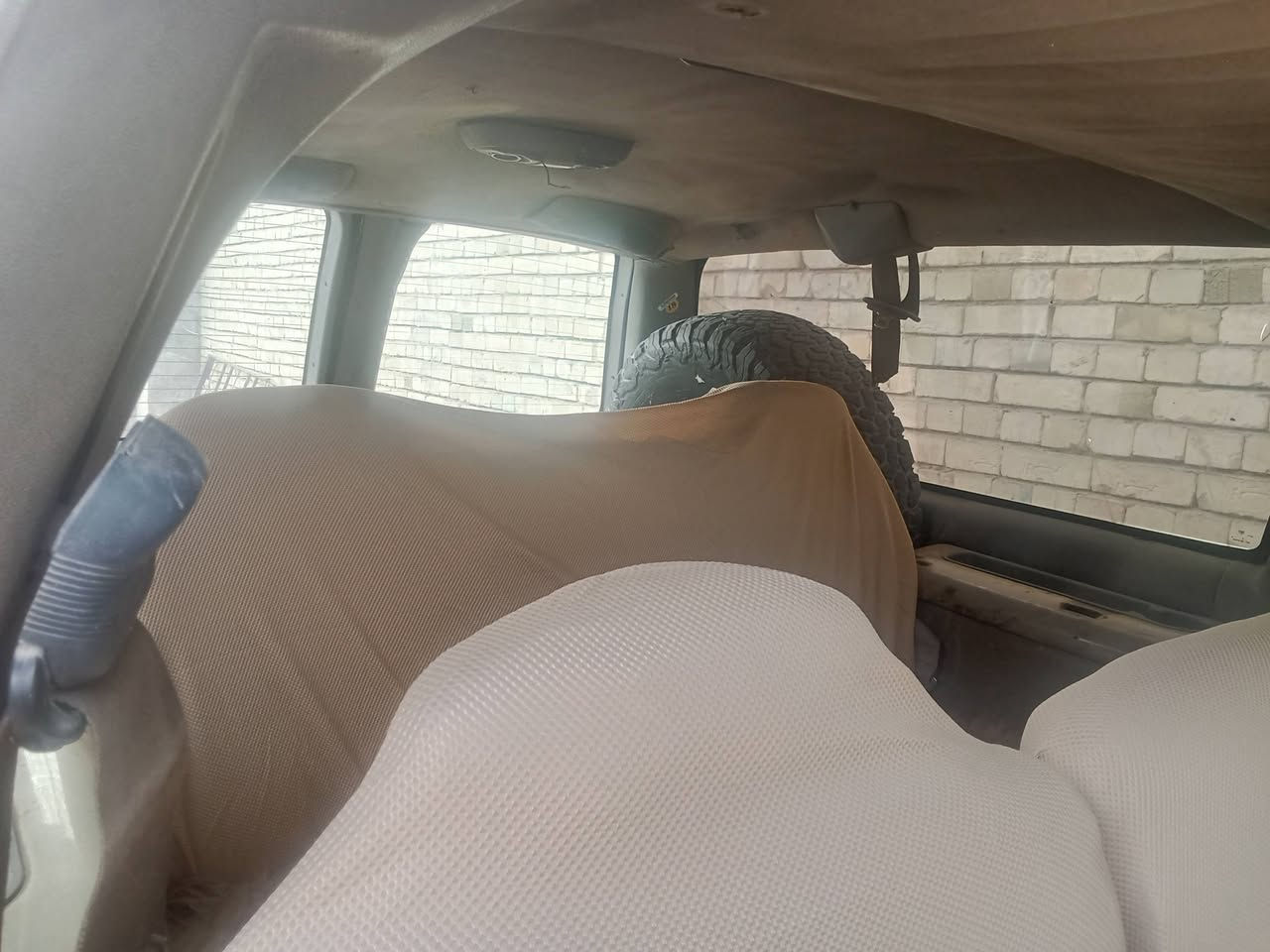 سلام عليكم سياره جمسي فحل 8براغي موديل 1999 مكفوله من الكصه والضربه ونقل جثه وعيب شرعي محرك 350 كير 1000 وكسن شرط كارتون حداديه نضيفه   تخم تاير جديد كهربائيات كلها شغاله سعر 36وبيه مجال رقم بغداد اجره. العنوان بغداد    شراي يتصل وبالخدمه ***********
