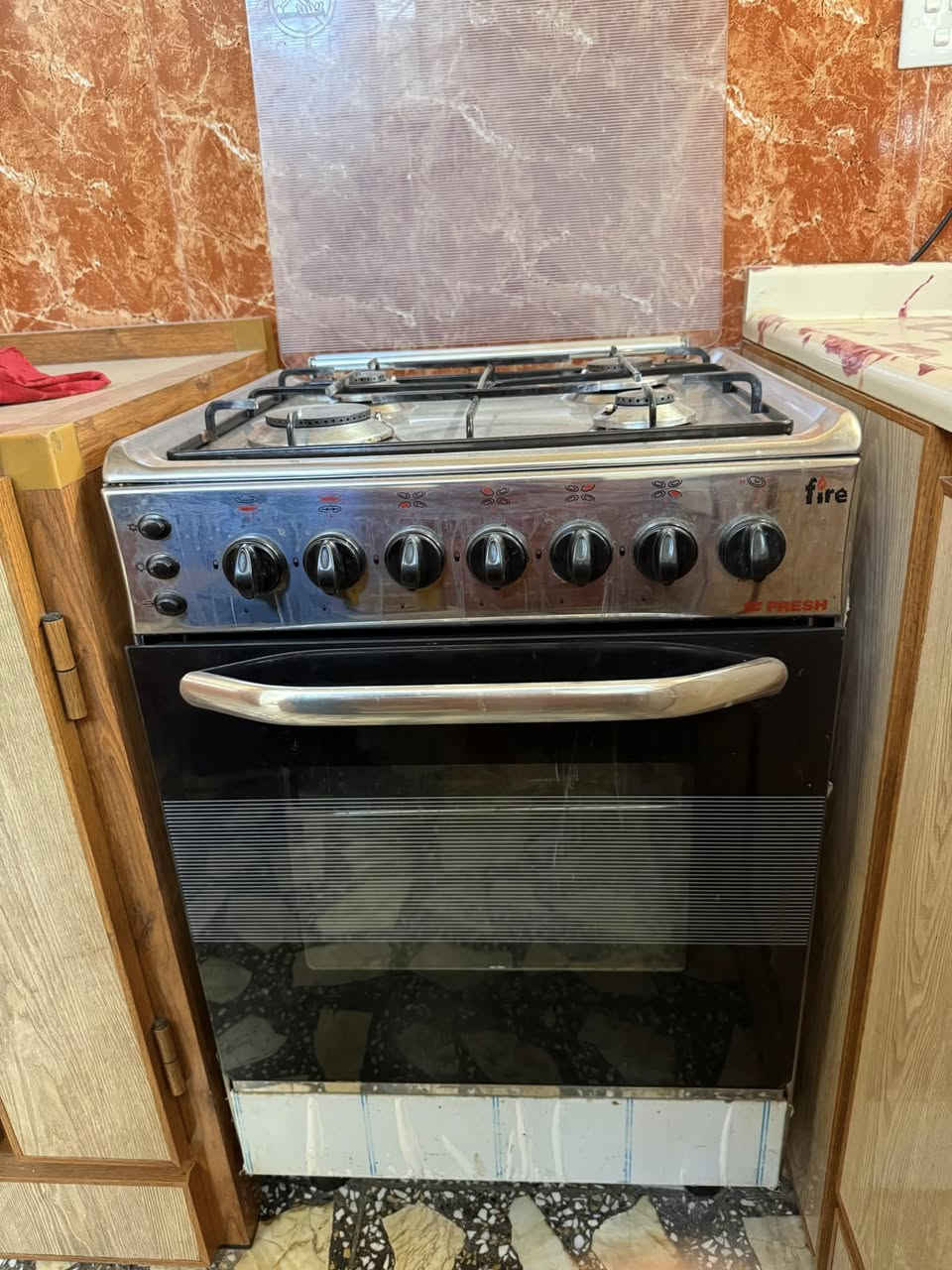 السلام عليكم 
للبيع طباخ ٤ عيون مستخدم نظيف كلش 
بدون اي ضرر كما موضح في الصورة 
للاستفسار الاتصال على الرقم 
***********
