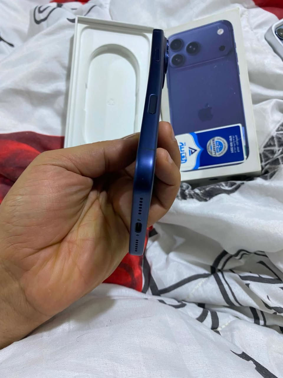 17 برو ماكس الذاكره 256 البطاريه 100/ ZA  شريحه فعاله بي الظهر نفطر وشاصي عواج قليل اثر وكعه السعر 1375 رقمي ***********
