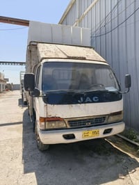 يوجد سياره نوع جاك (jac) موديل 2008 كير محرك اكسل مكفول وضمان حمل 4 طن...