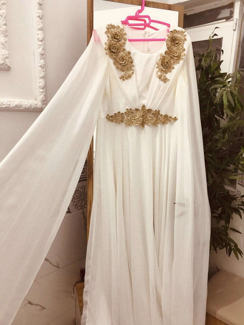 فستان مهر ملبوس ١٠دقائق ماخذته ب ٨٠
اريده ب٦٠
شال مهر تكدرون تطبعون الاسماء عليه غير مستخدم ١٠

ايلك بدله غير مستخدم ١٠ 
توصيل موجود


**إذا كنت صاحب هذا الإعلان وتريد حذفه لأي سبب، رجاءا أرسل رسالة إلى الدعم الفني**