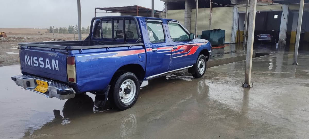 نیسان پیکاب بۆ فڕۆشتن 
مۆدێل 1999
سەنەوی بەسەر چووە ژینگەی دراوە 
بەس بۆنیتی بۆیاخە 
چوار تایەی تازەی لە ژێرە 
تەبرید ساردو گەرم ئیشەکات 
سەیارەکە زۆر توندو تۆڵە 
ماڵی دۆستە 
تەحویل و غەرامە بەشەرت
نرخ :68گەڵاو مەجال 
***********
*********** شمشمل, السليمانية
