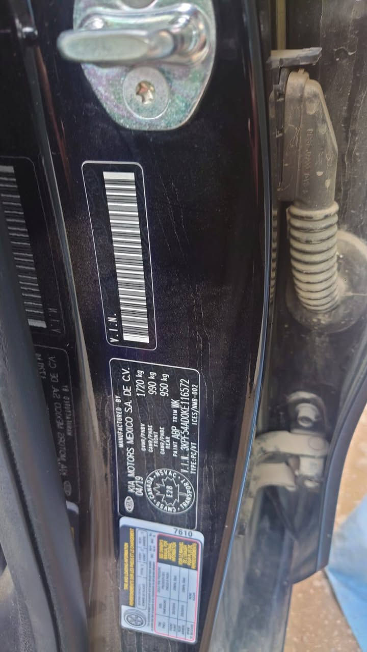 كيا فورتي 2020 وارد كندي
حادثها جاملغ خلفي عكس السائق فقط 
اللون اسود 
رقم بغداد الماني وبأسمي
سويج عدد 2
كشنات تدفئة تبريد
ويل كب 
تدفئة بالستيرن
ماشية 300 الف كم
السعر 138 $ ورقة وبيها مجال للشراي 
للاتصال *********** واتساب 
مكان السيارة :- بغداد حي الخضراء
