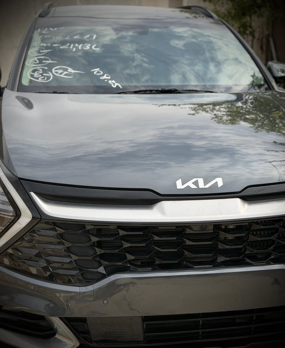 kIA SPORTAGE Sx-Prestige 2024 1.6 Hybrid plug-in
*plug-in*بلكن
.
*أعلى مواصفات برستيج (بلكن )ثلاث انظمه قياده
(شحن +هايبرد + بانزين) قليله ونادره خصوصا بهل النظافه 
والمواصفات …

ماشيه 13 الف مايل 

* المواصفات كلش هواي وموضحه بالصور اعلى شي بيه
فور ويل AWD
تقديم وترجيع بالريمونت
بنوراما 
كاميرات 360 درجه
حساس امامي وخلفي+ رادارات 360 درجه
كشنات جلد+ تدفئه وتبريد كشنات + ستيرن هيتر
جنطه كهرباء 
كير ماوس
لد داخلي متغير الالوان
كشن خزن ميموري

🚗الحادث كما موضح بالصور بدون صبغ نهائيا فقط جاملغ مبدل اصلي نفس اللون وبدون اي ضرر داخلي بدون لغد وبدون ايرباك جميع الايرباكات سليمه 🚗

المكان بابل - الحله

***********

السعر 238$ والرقم مجاني على الدوله تترقم جميع المحافظات.

