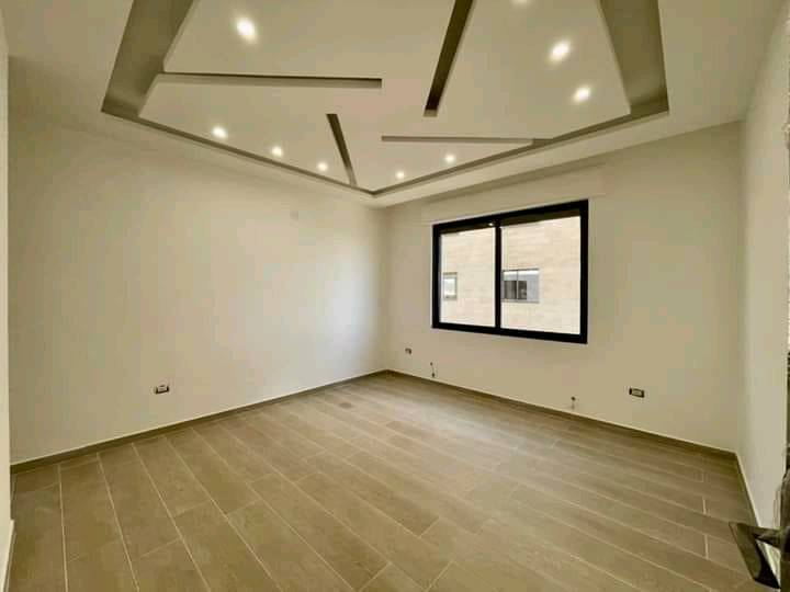 ديكورات  وصبغ جميع انواع الديكورات الداخليه ول خارجيه 
جبصن بورد 
سحب ملكي 
اسقف ثانويه 
بديل خشب 
بدل رخام 
بدل حجر 
شيبورد 
بغداد *********** وتساب
شنو المناطق اللي تشتغلون بيها ببغداد أو خارج بغداد؟: 
بغداد 
بالنسبة للشغل، السعر شلون ينحسب: بالمتر لو حسب التصميم، وشنو الأشياء المشمولة بالسعر؟: 
حسب الاتفاق 
تستخدمون شنو نوع المواد بالجبسن بورد والسحب والبدائل مثل الخشب/الرخام/الحجر؟: 
اجود النوعيات 
كم تقريباً يحتاج وقت التنفيذ حسب مساحة البيت أو المحل؟: 
حسب المساحه 
إذا الزبون يريد تصميم معيّن أو معاينة، شلون يتم التواصل وياكم: اتصال لو واتساب، وهل متوفر نزول للموقع؟: 
توصل وتساب واتفاق نجي للموقع 