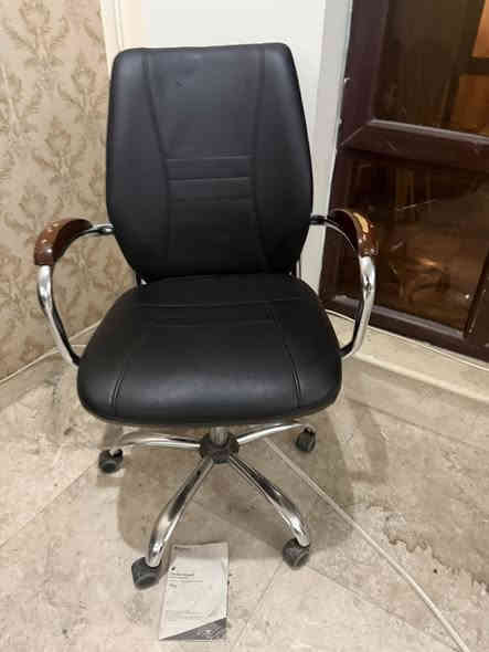 اثاث مكتبي البيع 
***********
