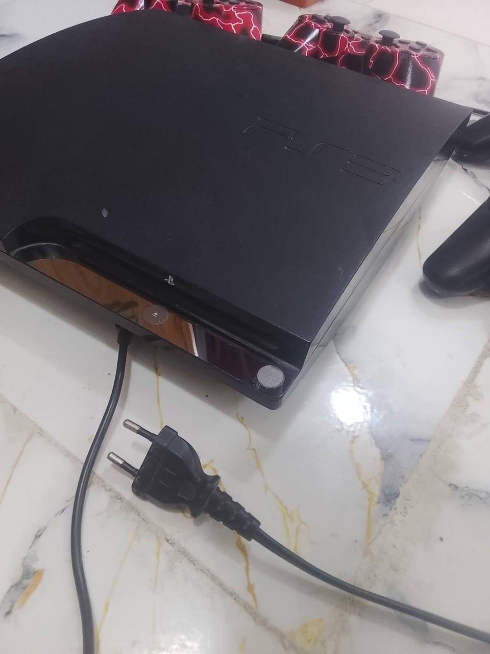 سلام عليكم بلي 3 نظيف كلش ما مستعمل هواي بي تقريبًا 7 إلى9 العاب ومهكر يعني شكد ما تريد تضيف بي العاب تكدر و بي جي تي اي 5 والجهاز كدامكم نظيف وما مفتوح ابد ناقصه بس كيبل HD ما يكلفك غير ال 5 آلاف الكيبل واليدات ما صارلهن شهرين عندي سعره 190 وبي مجال للشراي فقط رقمي واتساب ***********
