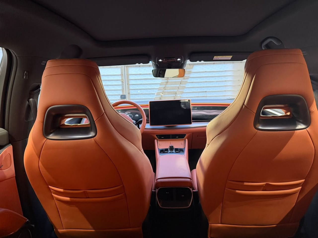 للتواصل: ***********

للبيع
BYD Sea Lion 07 EV
موديل 2024 – سيارة كهربائية بالكامل بتكنولوجيا حديثة وتصميم رياضي

الموقع: بغداد – شارع المطار

اللون الخارجي: رمادي ميتالك
الداخلية: جلد فاخر لون برتقالي
الوارد: الشركة
سعر: 25500 الف دولار 
المواصفات:
بطارية Blade الأصلية من BYD
سعة البطارية: 80.64 kWh
نظام دفع خلفي 2WD
القوة: 308 حصان
مدى يصل إلى حوالي 610 كم بالشحنة الواحدة
يدعم الشحن السريع

شاشة وسطية كبيرة تعمل باللمس
عدادات ديجيتال بالكامل
مقاعد جلد فاخرة
سقف بانوراما
تشغيل بصمة
فتح أبواب بصمة
كاميرات محيطية مع حساسات اصطفاف
إضاءة LED كاملة أمامية وخلفية
مكيف أوتوماتيك
مقود متعدد الوظائف
نظام ثبات إلكتروني
جنوط رياضية
صندوق خلفي كهرباء
السيارة موديل 2024 حديثة جداً ونظيفة وتتميز بتكنولوجيا متطورة واقتصادية بالاستخدام.
